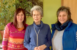 Dipl. Psychologin Dagmar Ahrens (v.l.), „Frauen helfen Frauen“; Frauke Geisler, Sozialbeauftragte des Inner Wheel Clubs und Dipl. Sozialarbeiterin Maria Brenner, „Frauen helfen Frauen“. Foto: Ulla Hamacher