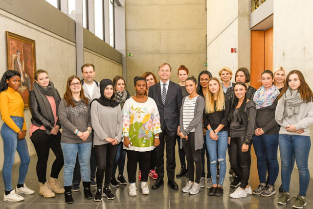 Die Schülerinnen der Fachoberschule für Ernährung beim Besuch in Berlin. Foto: FOS