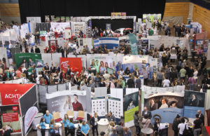 Volles Haus in der Arena Kreis Düren: Bei der Ausbildungsbörse des Kreises Düren präsentierten sich mehr als 90 Unternehmen und Institutionen. Foto: Kreis Düren