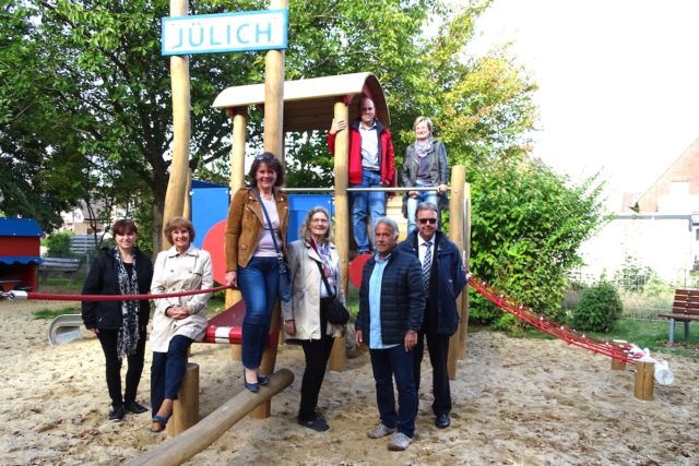 Nach der Schule geht es erst einmal zur Lok auf den Spielplatz an der Kreisbahnstraße. Stadt Jülich