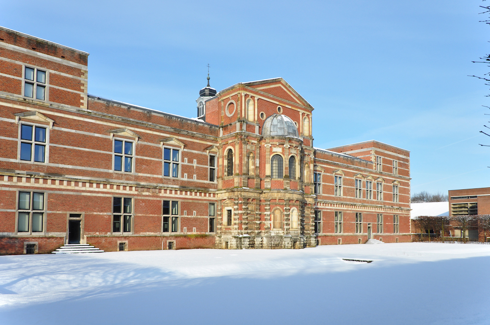 Gymnasium Zitadelle im Winter