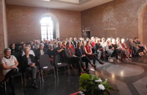 Festgäste in der Schlosskapelle Foto: Alexander Böcking