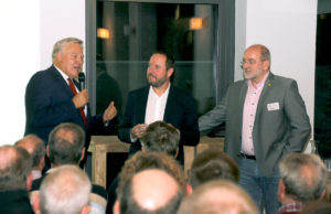 Landrat Wolfgang Spelthahn (links) im Gespräch mit Moderator Patrick Nowicki und Zukunftsagentur-Geschäftsführer Ralph Sterck. Foto: Kreis Düren