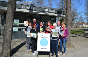 Das Team der Tourist Information freut sich zum Saisonstart auf viele Gäste. Foto: Stadt Jülich