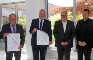 Stellten die zukünftige Ausrichtung des Öffentlichen Nahverkehrs im Kreis Düren vor: Landrat Wolfgang Spelthahn (2. v. l.), Bernd Böhnke, Hans-Peter Nießen und Nikolas Asbach (von links). Foto: Kreis Düren